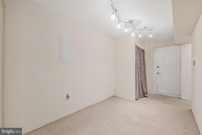 Building Photo - 25921 Largo Ct