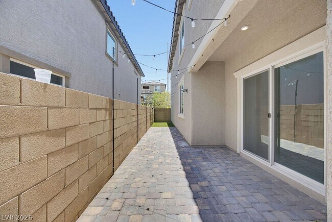 Building Photo - 10661 Sariah Skye Ave