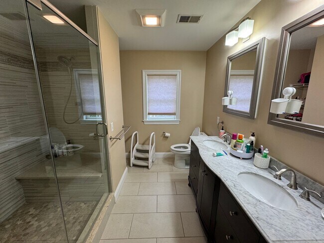 Building Photo - Waltham 3 bed 2.5 Bath