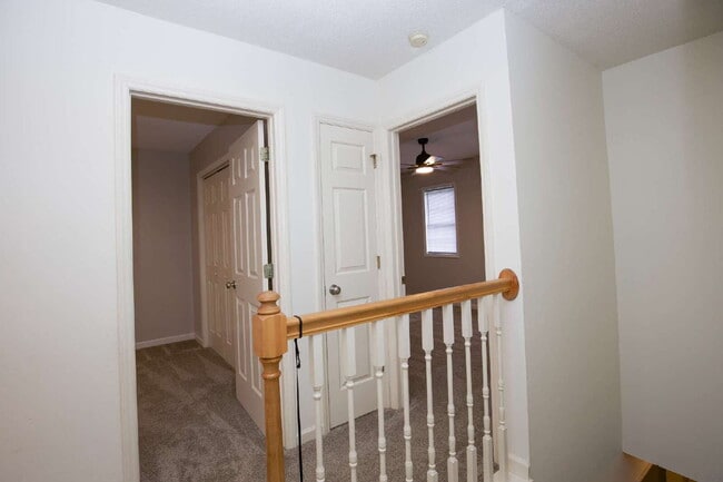 Building Photo - Charming 3 Bedroom, 2,5 Bath home with hug...