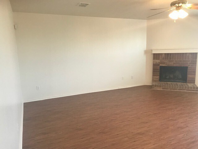 Building Photo - 1045 Cavern Dr