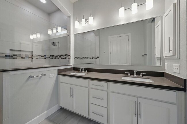 Building Photo - 5820 Harper Park Dr
