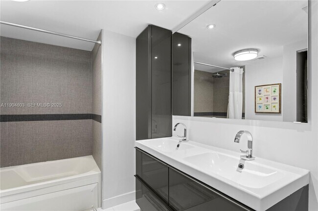 Building Photo - 1000 W Island Blvd