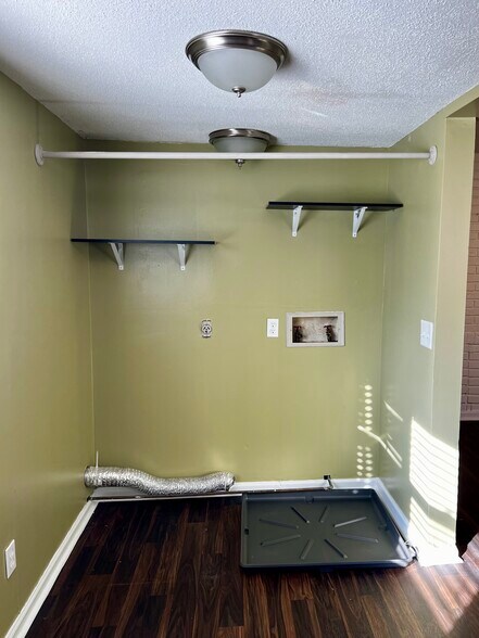 Building Photo - 712 Richmond Ave