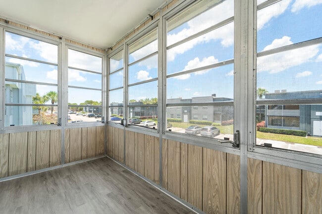 Building Photo - 938 Normandy Trail