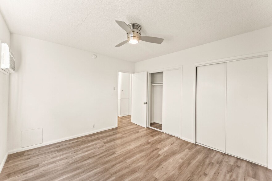 Building Photo - 714 W Knoll Dr