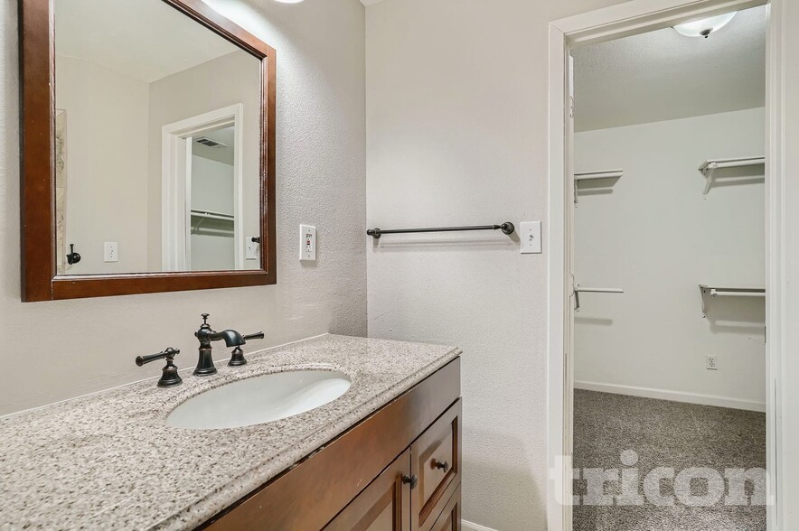 Building Photo - 3605 Wren Ave