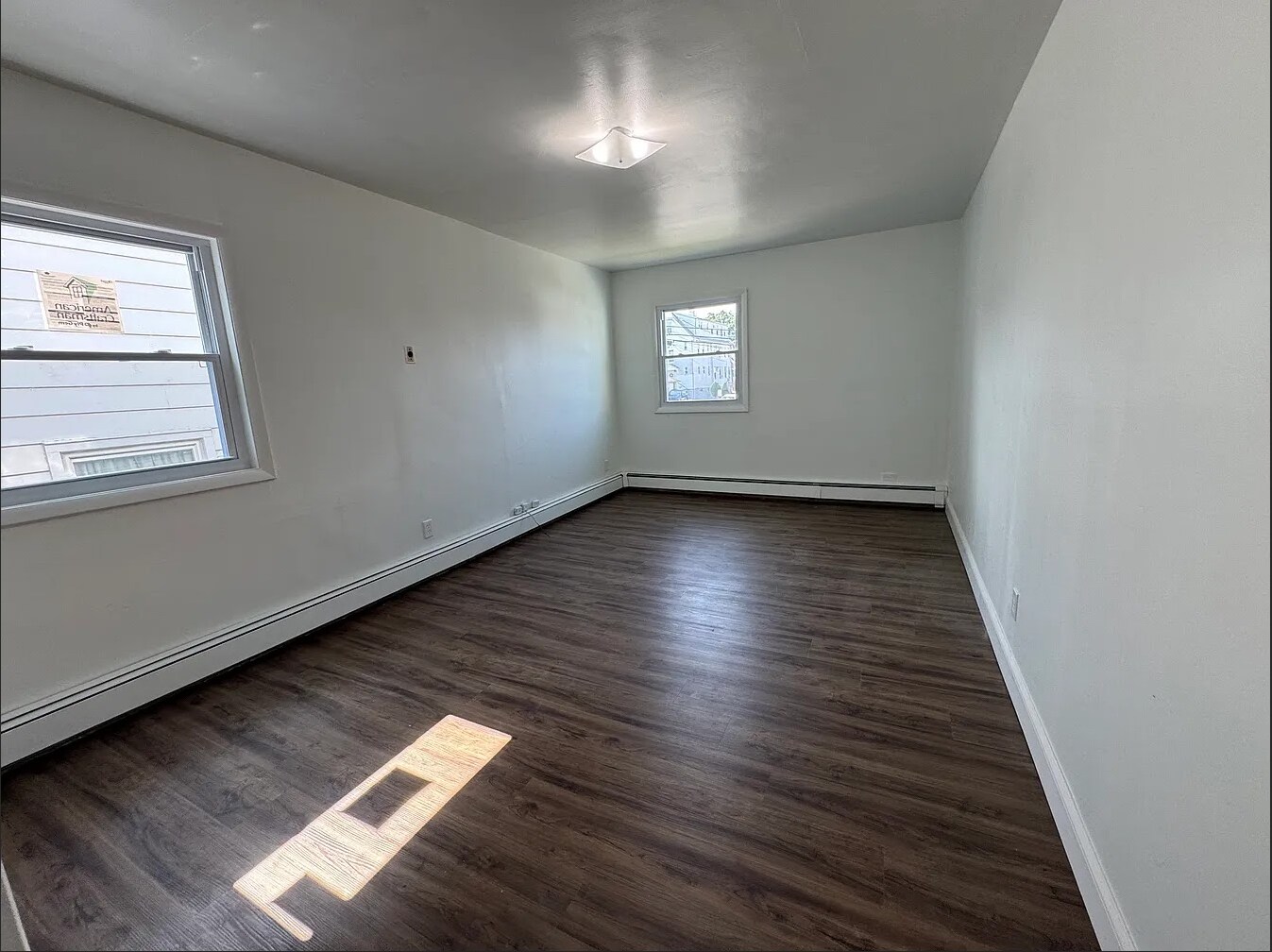 Building Photo - 164 Eagle St