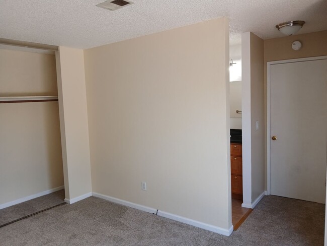 Building Photo - 400 Mokelumne Dr