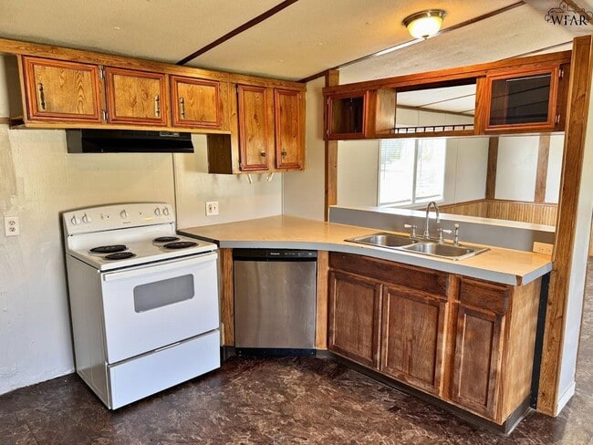 Building Photo - 314 W 6th St