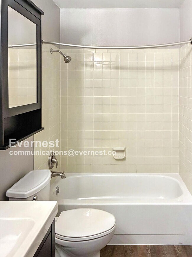 Building Photo - 913 Canosa Ct