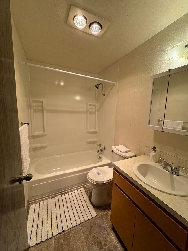 Building Photo - 1215 Pioneer St