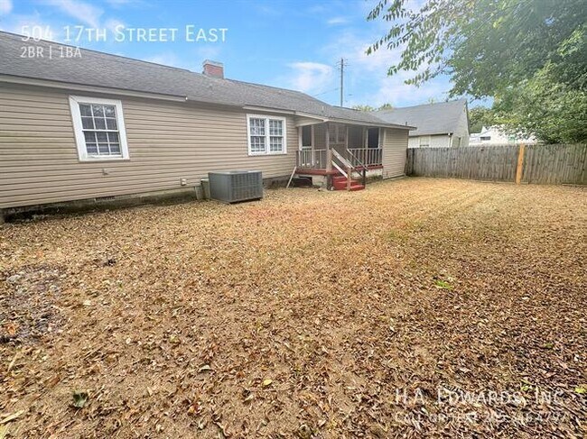 Building Photo - 504 17th St E