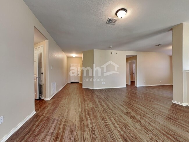 Building Photo - 106 Robin Ln