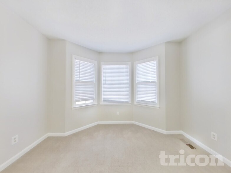 Building Photo - 208 Calloway Club