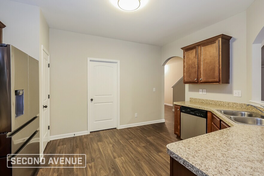 Building Photo - 217 Magnaview Dr
