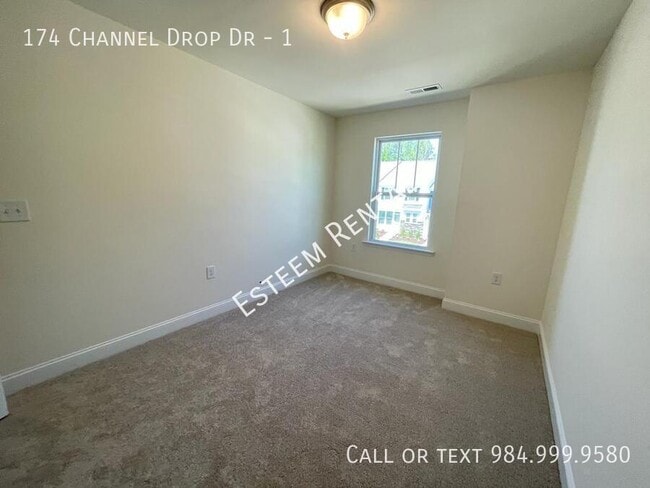 Building Photo - 174 Channel Drop Dr