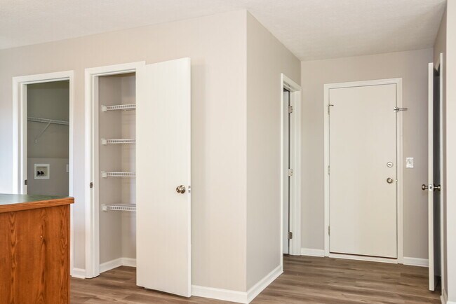 Building Photo - 5347 Dietrich Ave