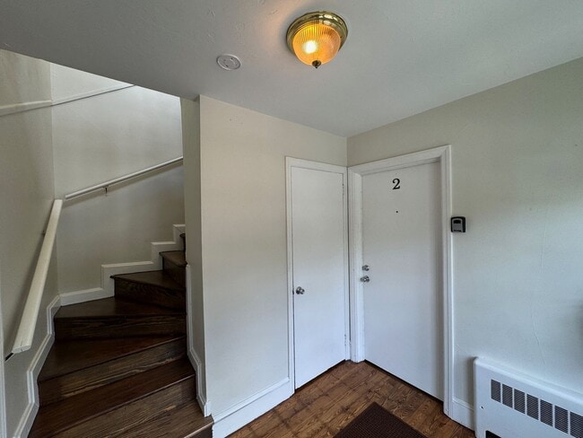 Building Photo - Central AVL - 1/1 Updated Apartment Ready ...