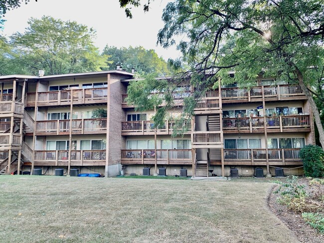 Primary Photo - 5880 Forest View Rd