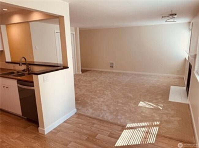 Building Photo - 2bd/1ba Kirkland Condo