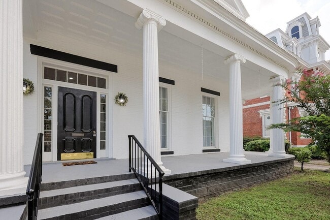 Building Photo - 444 Greene St