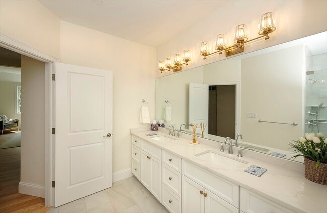 Building Photo - 23 Clubview Dr