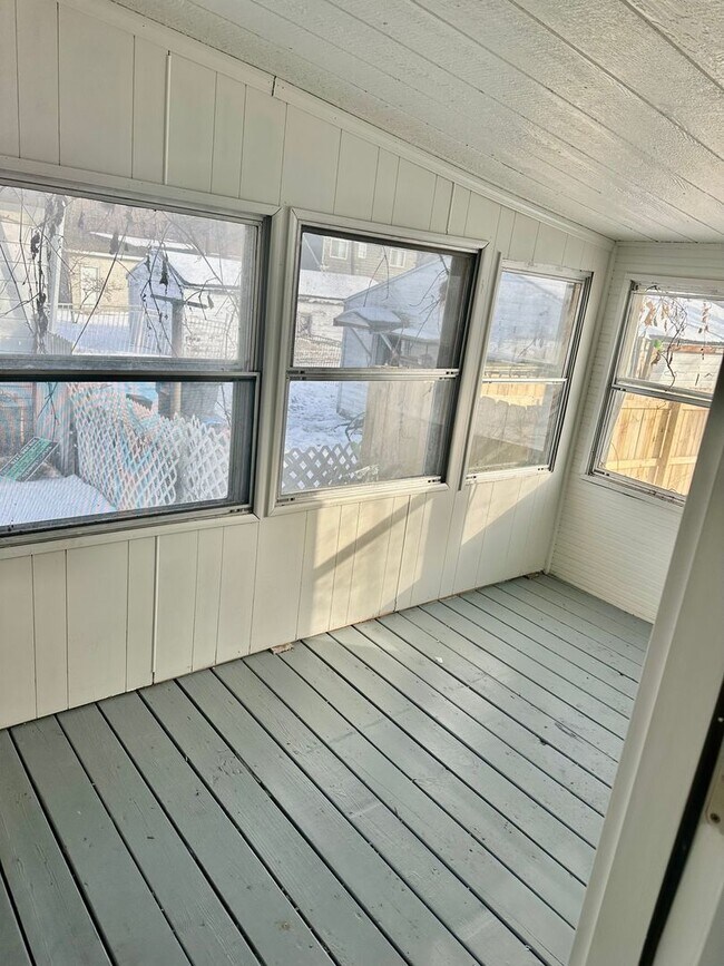 Building Photo - Charming Completely Remodeled Home!