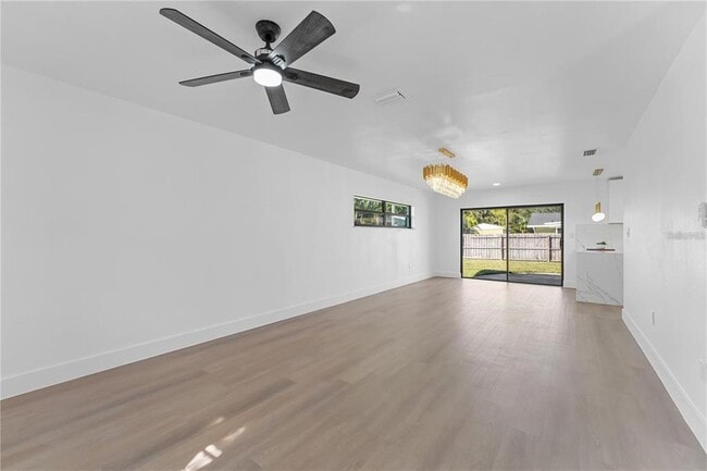 Building Photo - 607 Dunblane Dr
