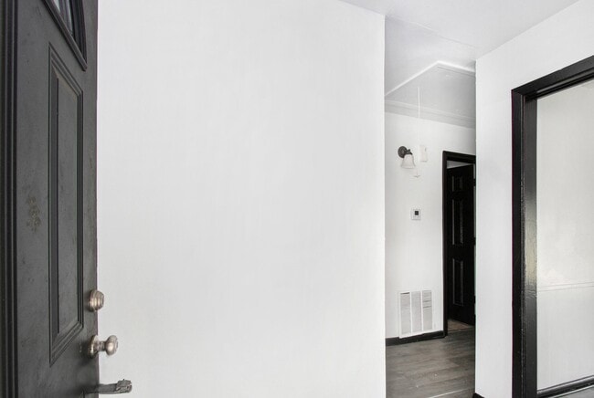 Building Photo - 10906 Panay Dr
