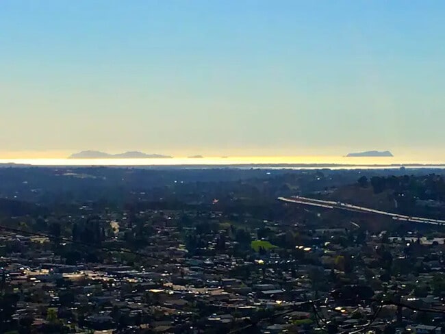 Building Photo - Hilltop 5BR Retreat w/ Sunset Views + Game Room