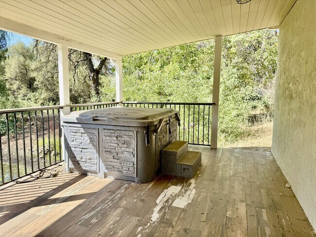 Building Photo - Beautiful country home