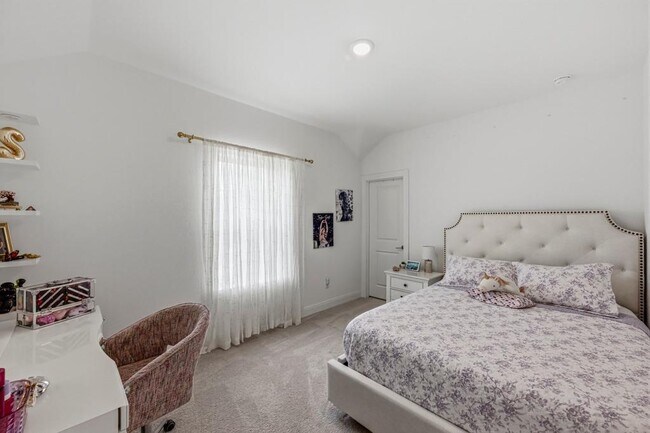 Building Photo - 6700 Cliff Rose Dr