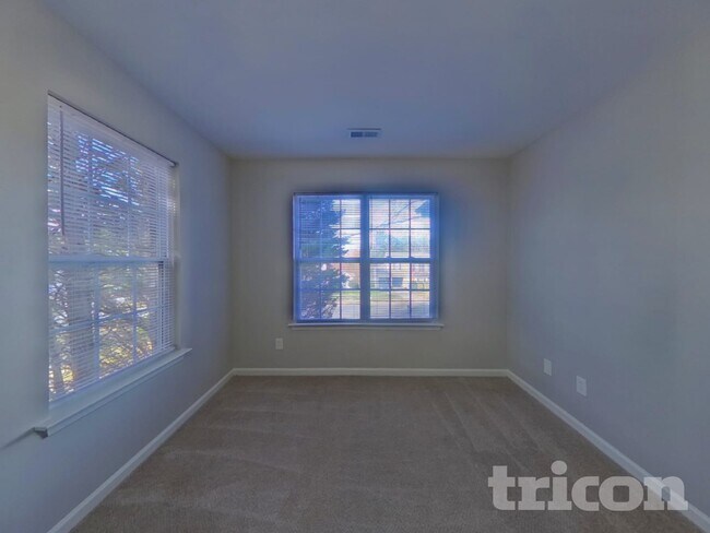 Building Photo - 1110 Hipp Rd