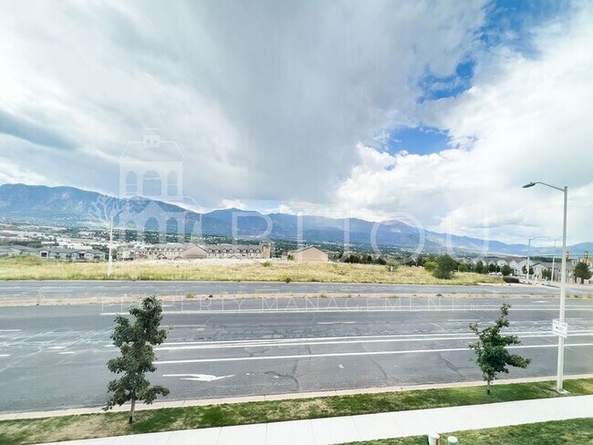 Building Photo - 1822 Final View Aly