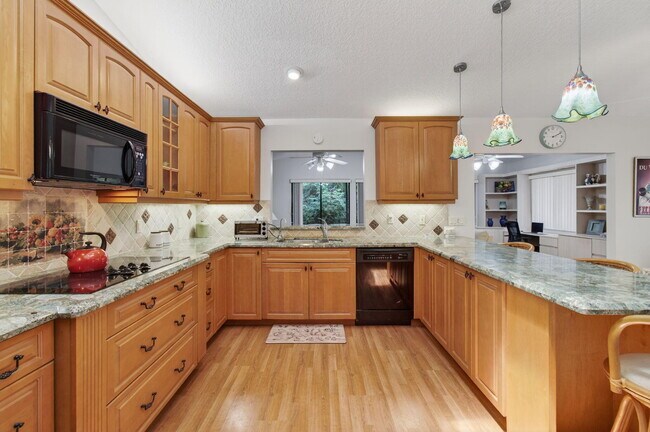 Building Photo - 2925 Riviera Dr