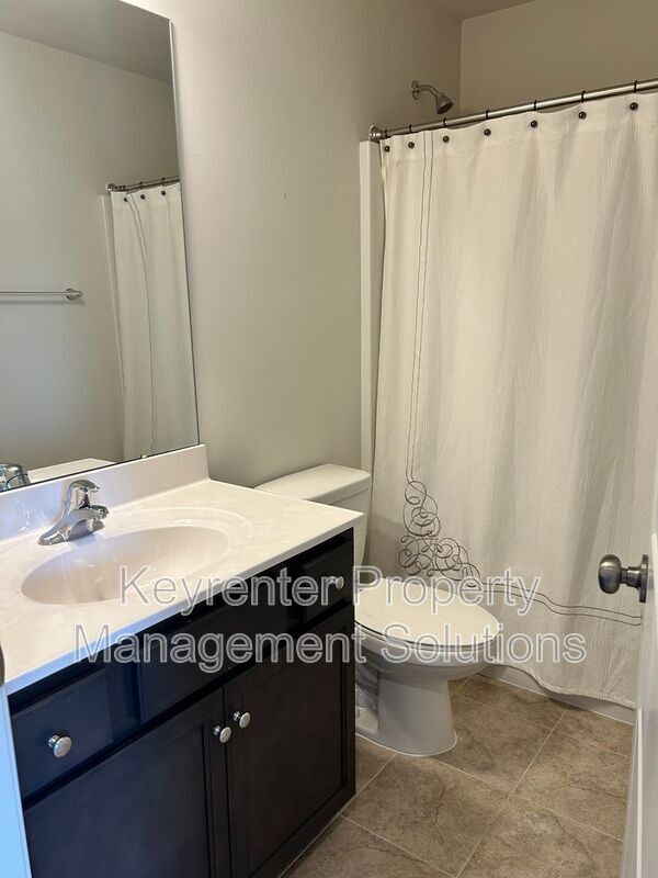 Building Photo - 213 Willowshire Ct
