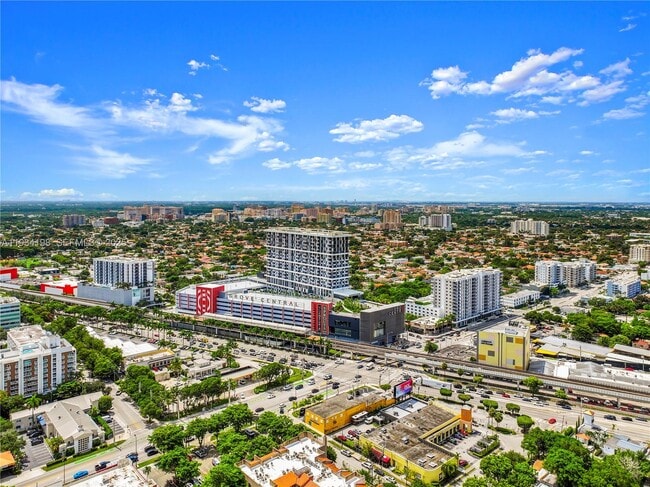 Building Photo - 2800 SW 27th Terrace