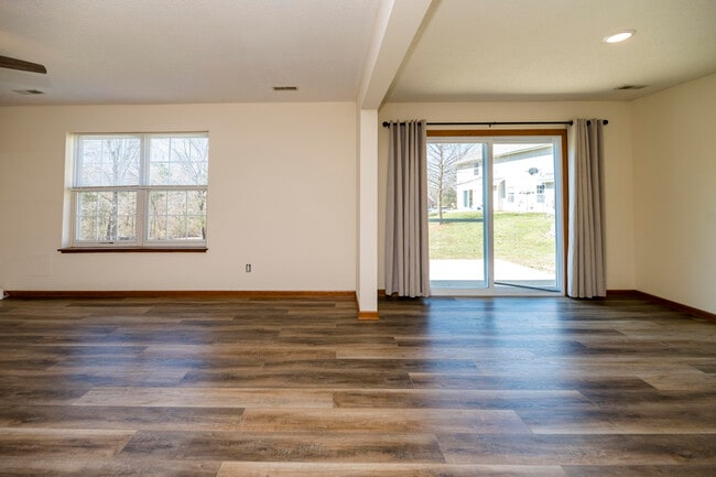 Building Photo - 13 Yorkshire Dr