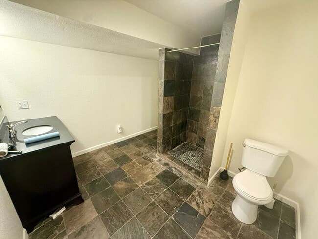 Building Photo - Well Maintained 4 Bed, 3 Bath Home in Anderson Farm!