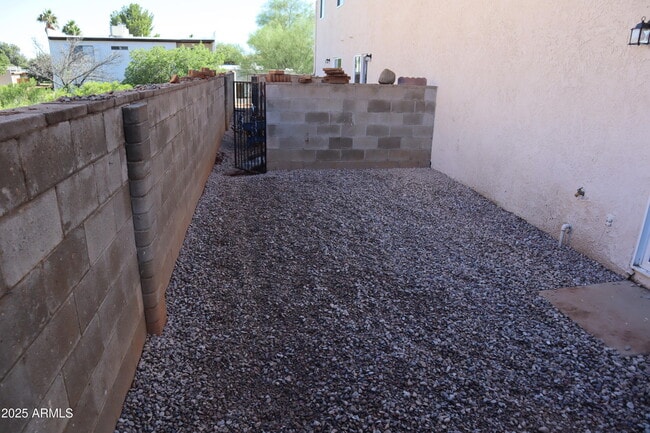 Building Photo - 4241 Plaza Oro Loma