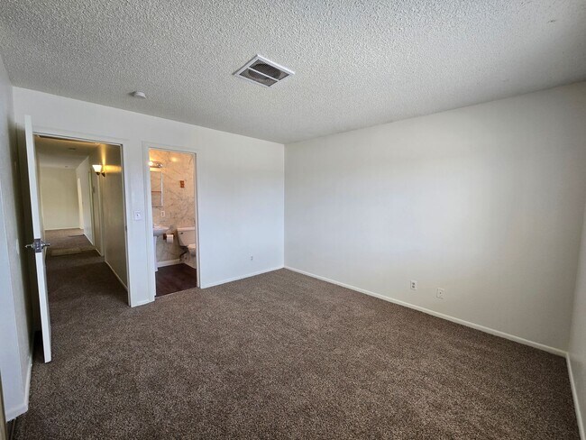 Building Photo - 5239 Erin Cir