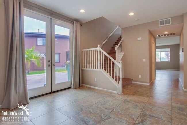 Building Photo - Stunning  5Bdm 3.5Ba  Home with Private Backyard in Prime Location of Oceanside!