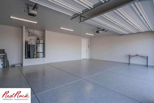 Building Photo - Beautiful 4-Bedroom 2.5 Bath with a 3 Car ...