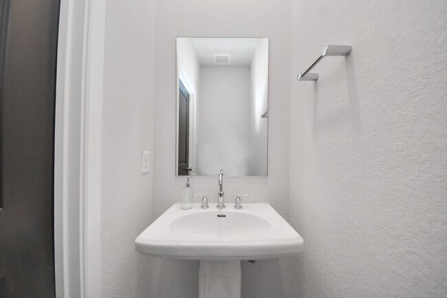 Building Photo - 21638 Laggan Clf Ln