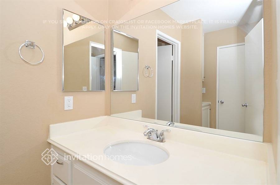 Building Photo - 15135 Mimosa Dr