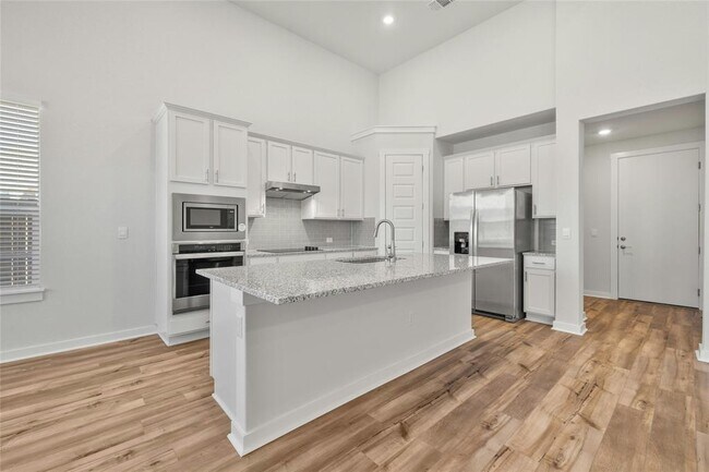 Building Photo - 113 Shadow Oak Cv