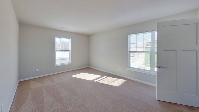 Building Photo - RENT SPECIAL -- Like New Condo Style Upper 3 Bedroom 2 Bathroom plus Den Apartment is Available