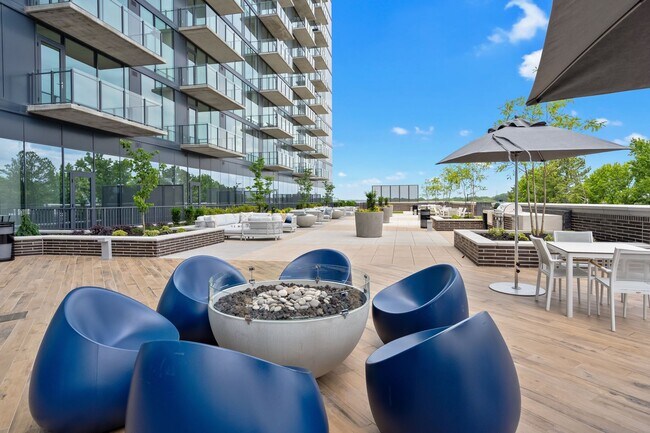 Building Photo - Premier Penthouse Suite at Seven 88 West Midtown-