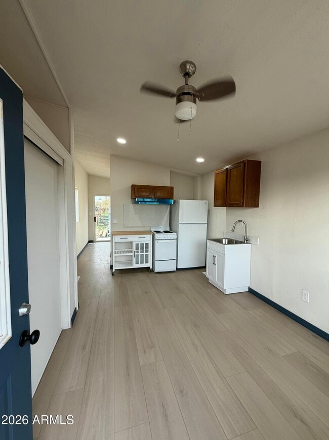 Building Photo - 11008 W Southern Ave